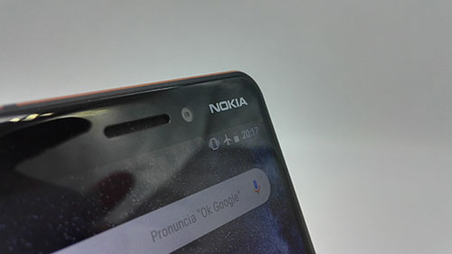 Recensione Nokia 6.1 - fotocamera anteriore con logo Nokia